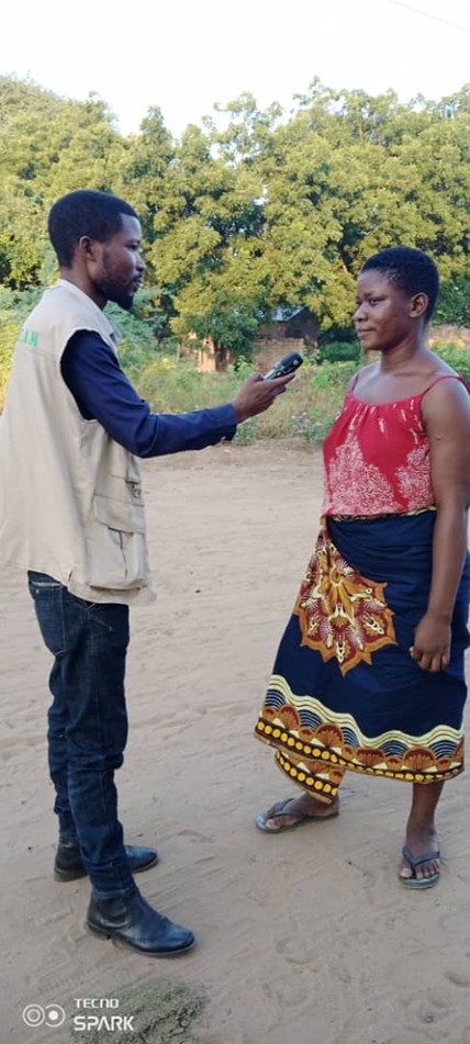 Gaka FM Reporter conducts interviews with one of the FARMSE beneficiaries